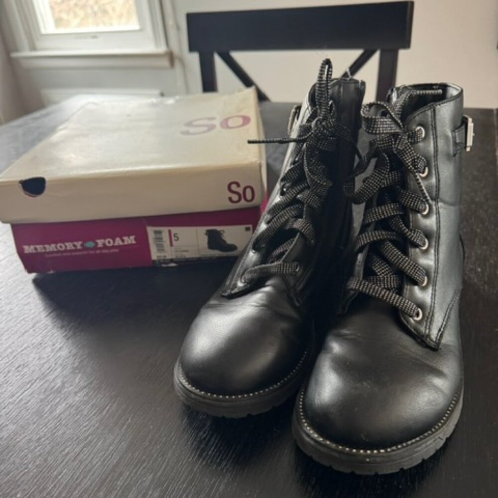 So brand girls boots in black size 5